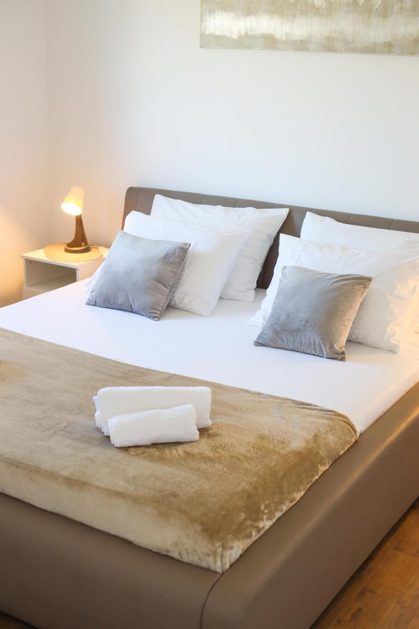 Airport Stay Apartments Surčin エクステリア 写真