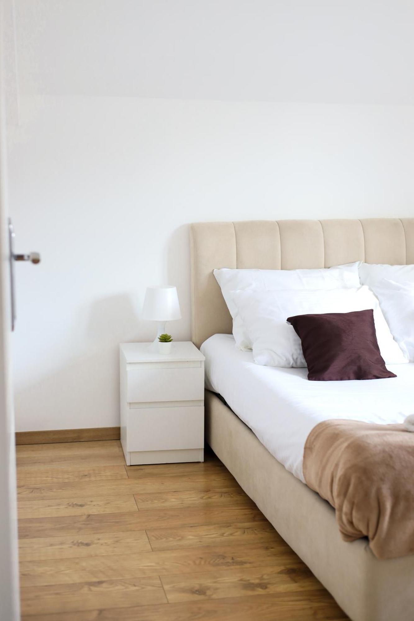 Airport Stay Apartments Surčin エクステリア 写真
