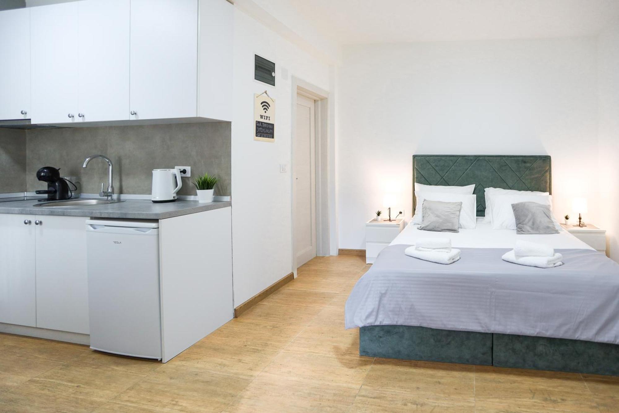 Airport Stay Apartments Surčin エクステリア 写真