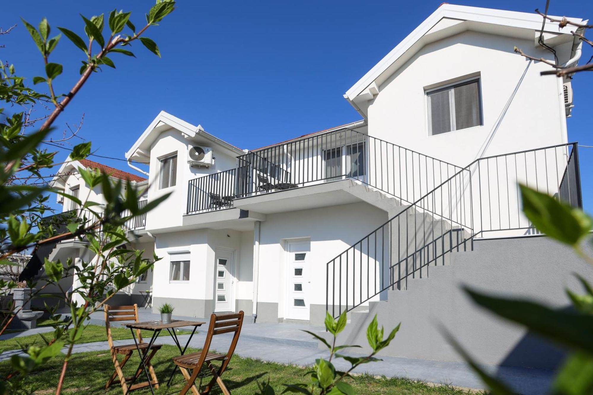 Airport Stay Apartments Surčin エクステリア 写真